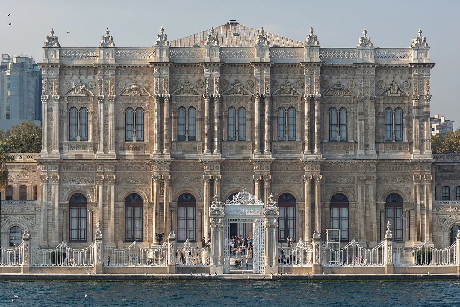 Dolmabahçe Palace: A strategic plan to book tickets and visit